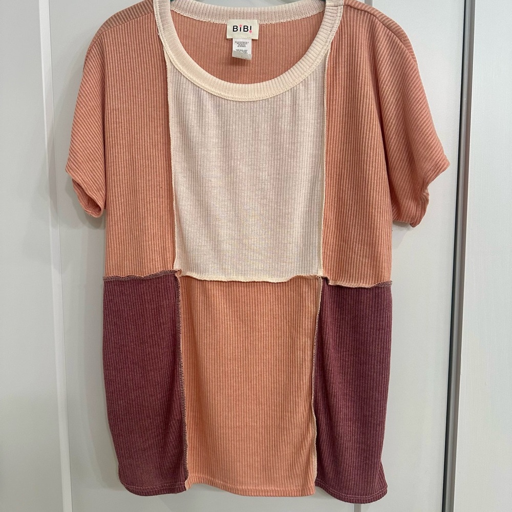 BiBi Colorblock Ribbed Short Sleeve Top in Peach, Cream & Mauve